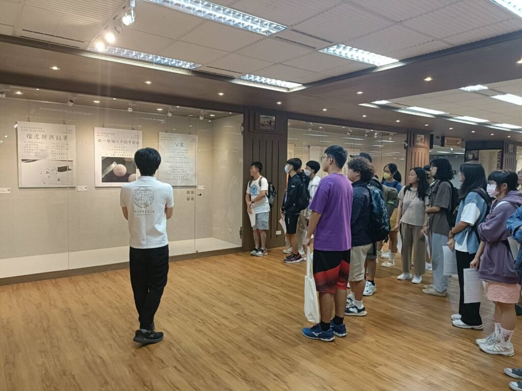 校園百想-靜思湖文學成果展導覽1.1