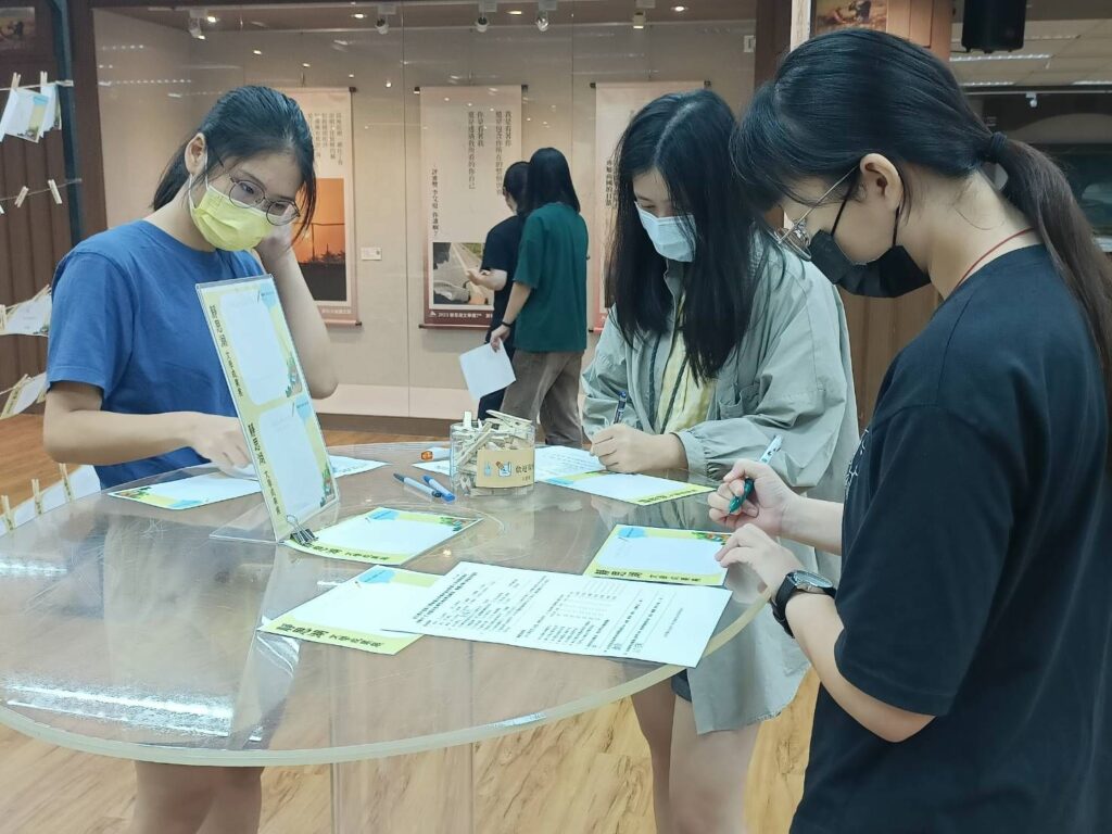 校園百想-靜思湖文學成果展導覽1.2